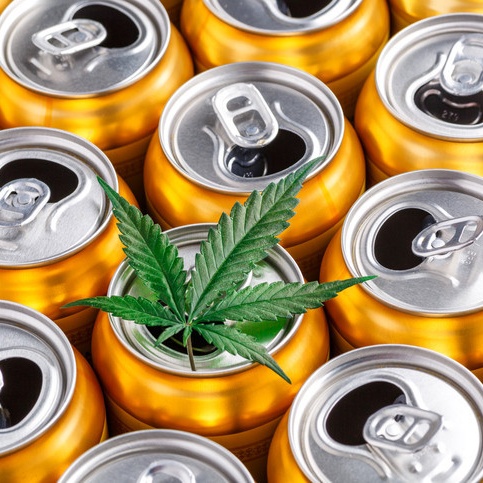 Poważny cios dla wartego 28 miliardów dolarów przemysłu: rząd federalny USA wprowadza niemal całkowity zakaz stosowania produktów THC pochodzących z konopi